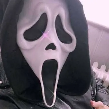chat with ai character: Ghostface