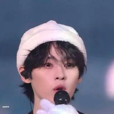 chat with ai character: Lee Minho