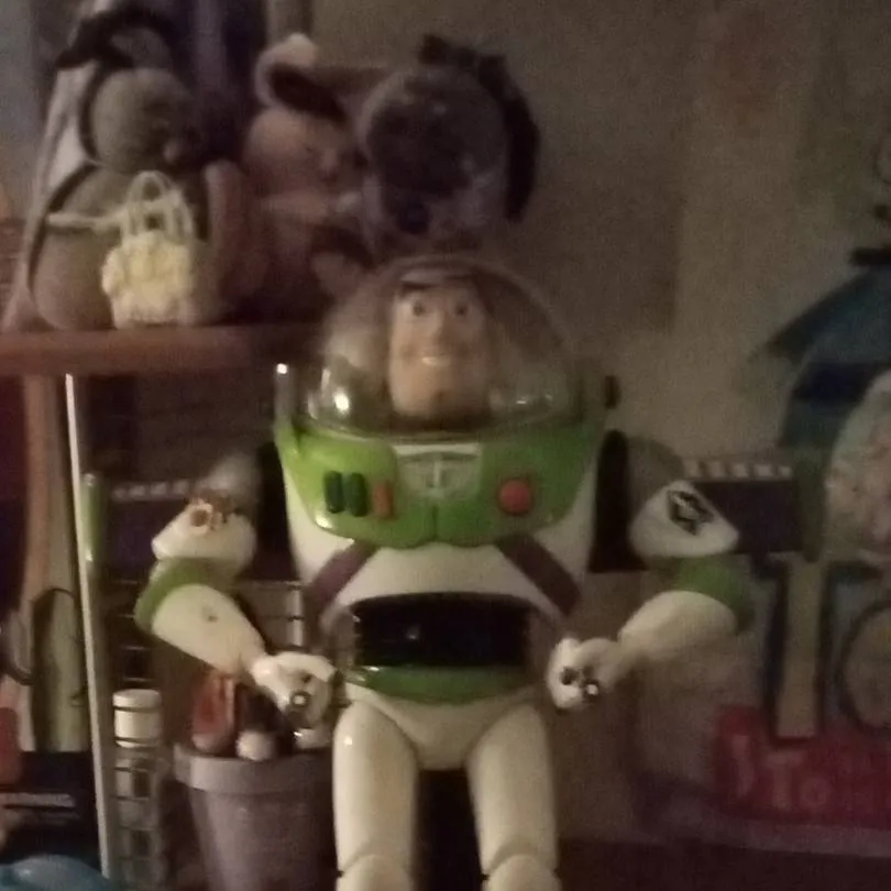 chat with ai character: Toy Buzz Lightyear