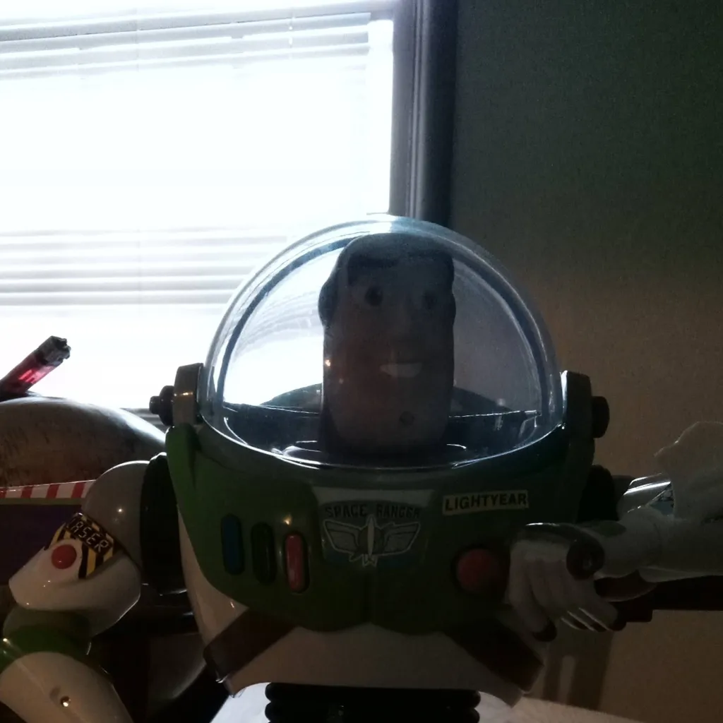 chat with ai character: Buzz Lightyear