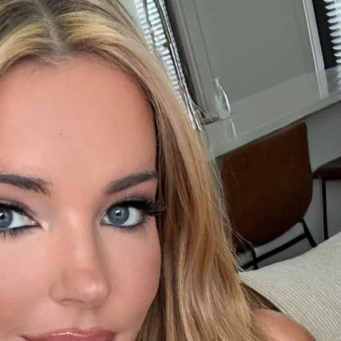 chat with ai character: marie 2