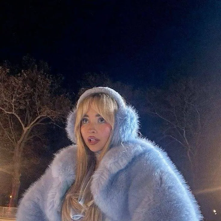 chat with ai character: Sabrina