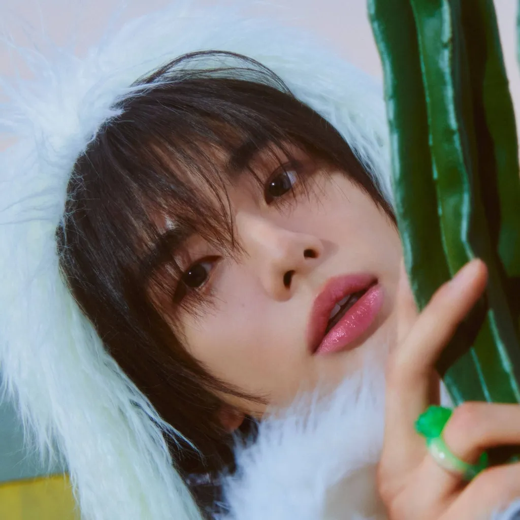 chat with ai character: Hyunjin
