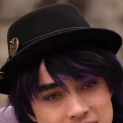 chat with ai character: Max Hatter