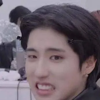 chat with ai character: ♡Hannie♡