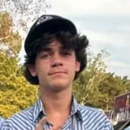 chat with ai character: lahndon 