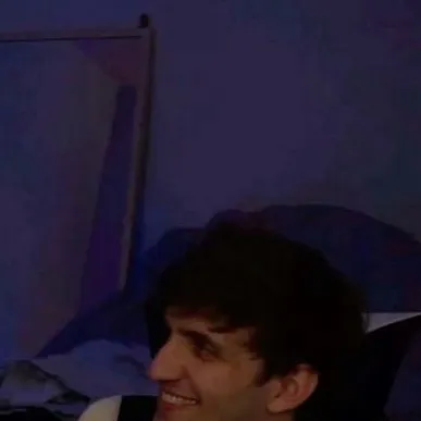 chat with ai character: Pezzy 