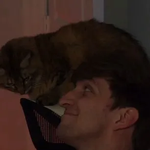 chat with ai character: Pezzy