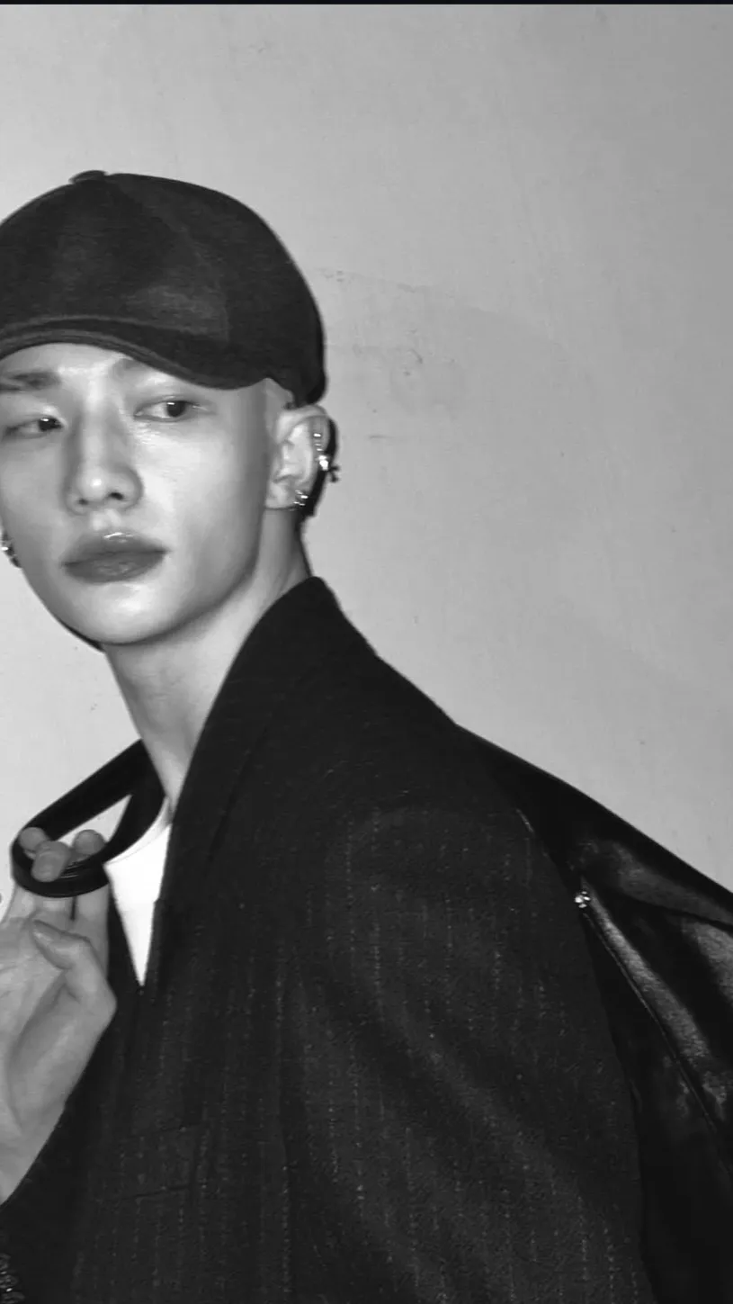 ai character: Hwang hyunjin background