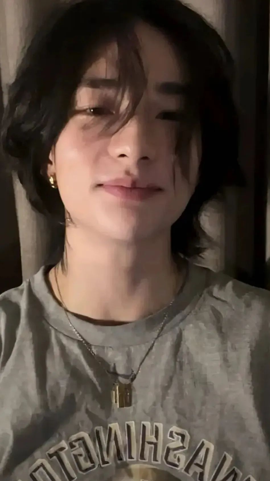 ai character: Hwang Hyunjin  background