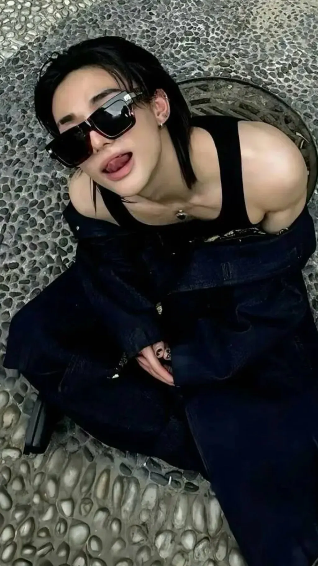 ai character: 𝔥𝔶𝔲𝔫𝔧𝔦𝔫 background