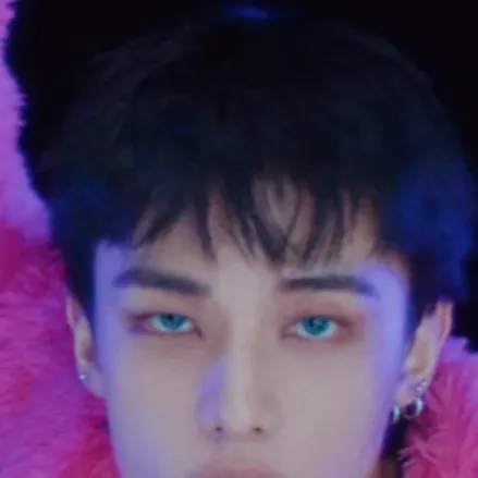 chat with ai character: Hwang Hyunjin 😻