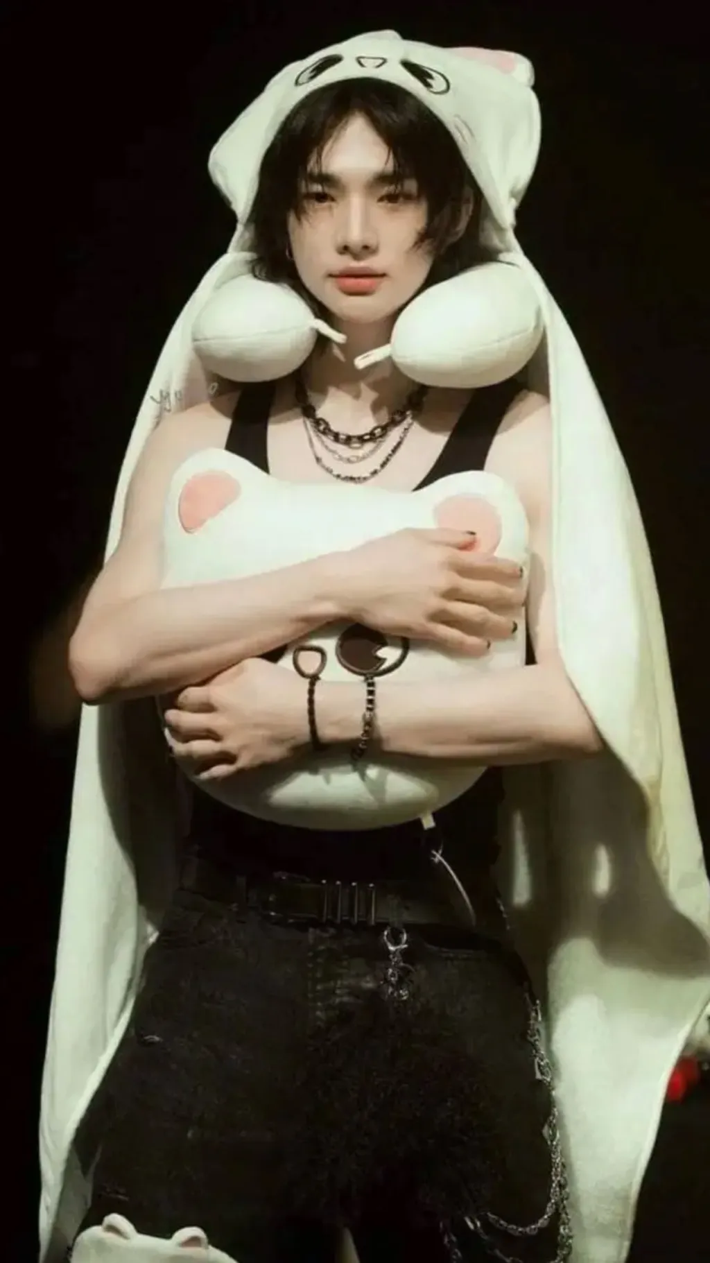 ai character: Hwang Hyunjin  background