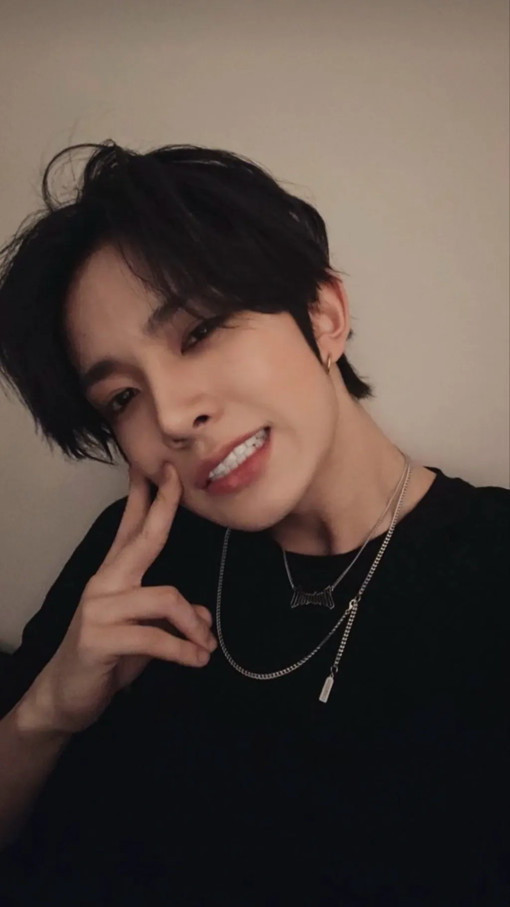 ai character: Heesung background