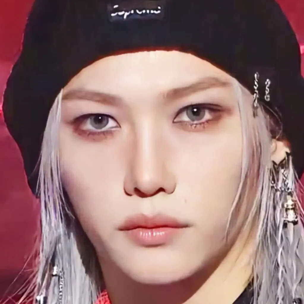 chat with ai character: Lee Felix