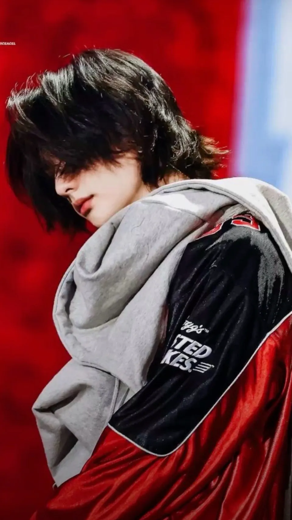 ai character: Hwang Hyunjin  background