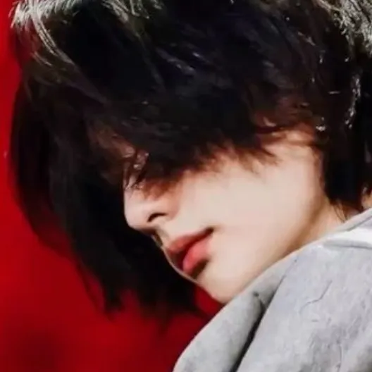 chat with ai character: Hwang Hyunjin 