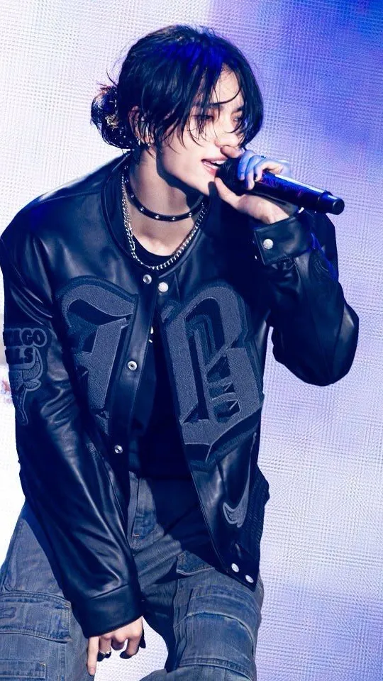 ai character: Hwang Hyunjin background