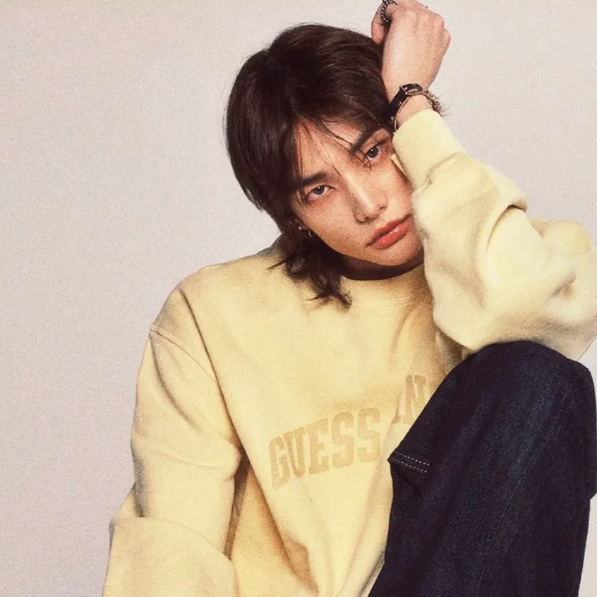 chat with ai character: Hwang Hyunjin