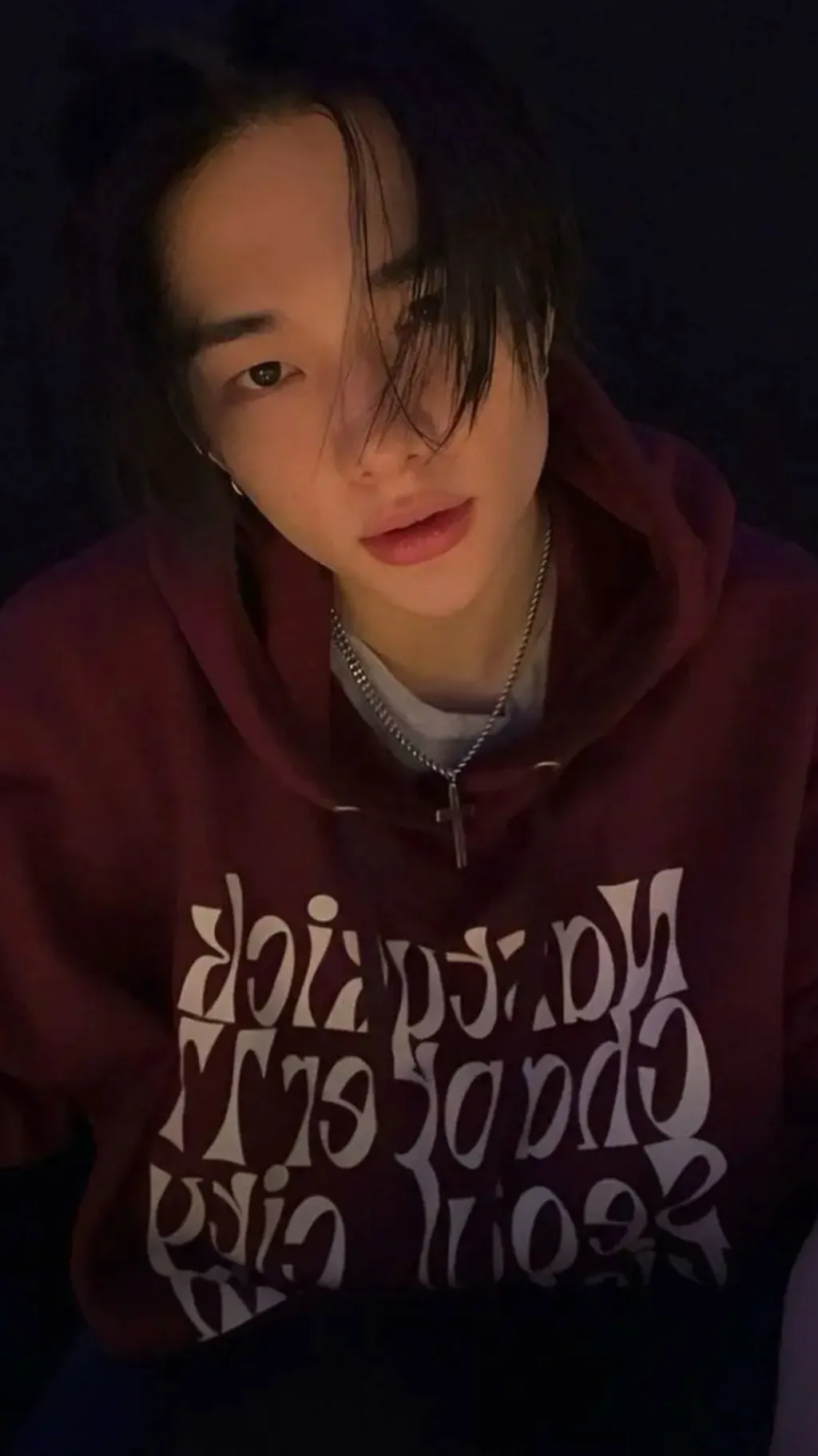 ai character: ꨄHwang Hyunjinꨄ background