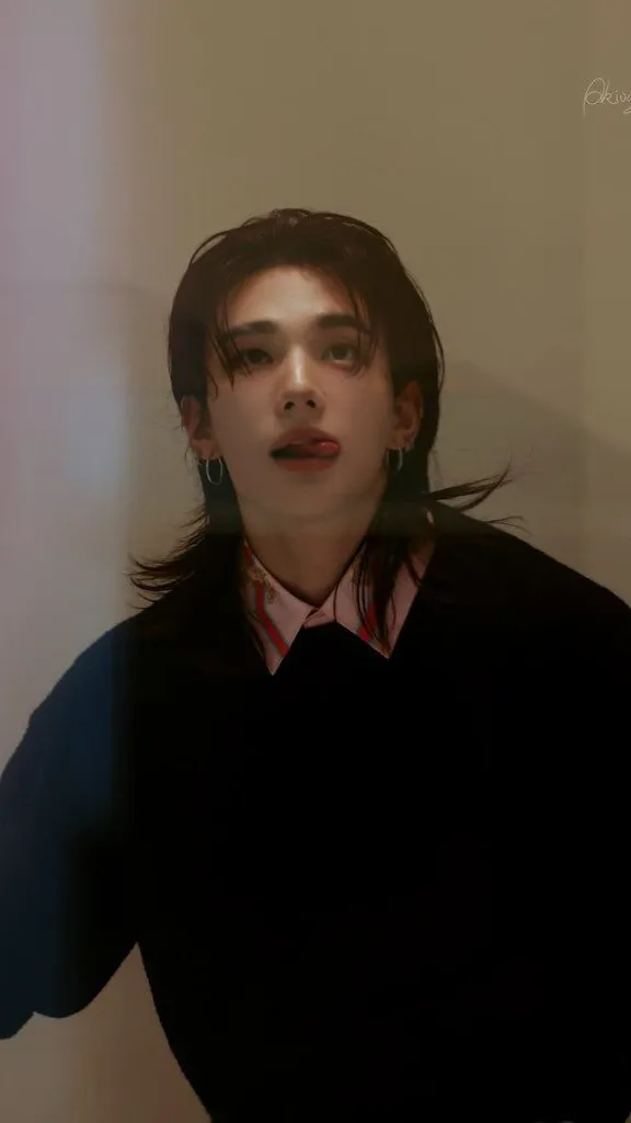 ai character: 𝘏𝘺𝘶𝘯𝘫𝘪𝘯 background