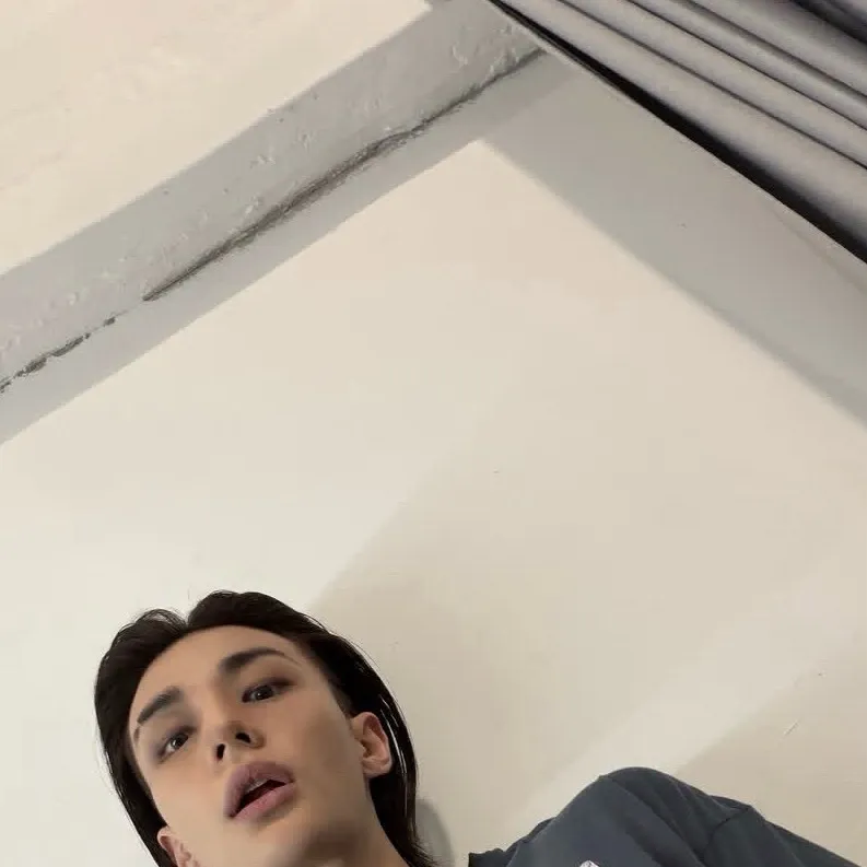chat with ai character: 𝘏𝘺𝘶𝘯𝘫𝘪𝘯
