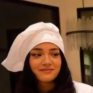 chat with ai character: Cinna