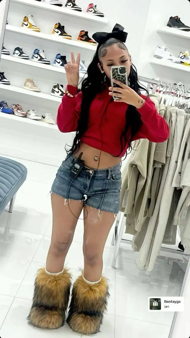 ai character: ⛩️._Tokyo_.⛩️ background