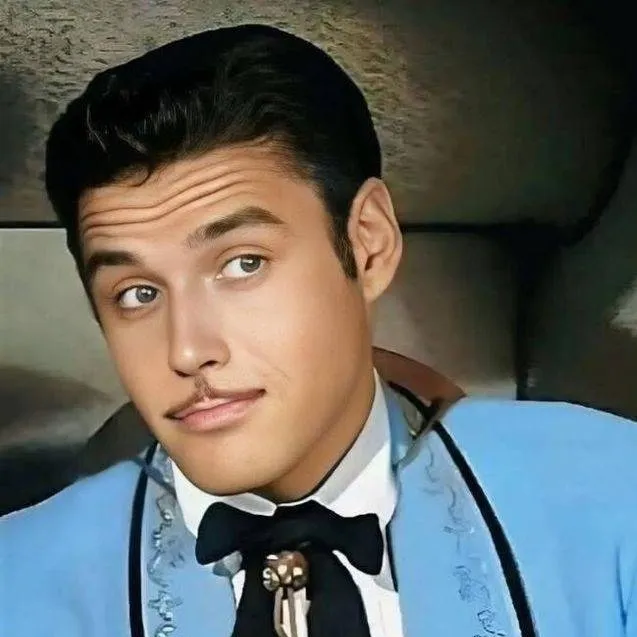 chat with ai character: Don Diego (Zorro)