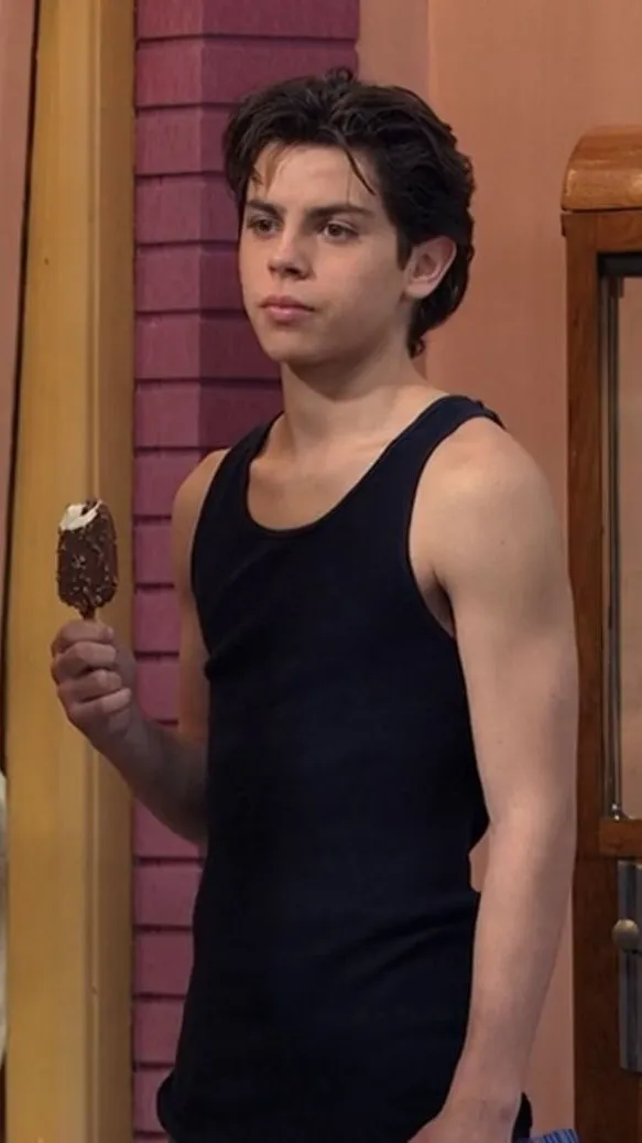 ai character: Max Russo  background