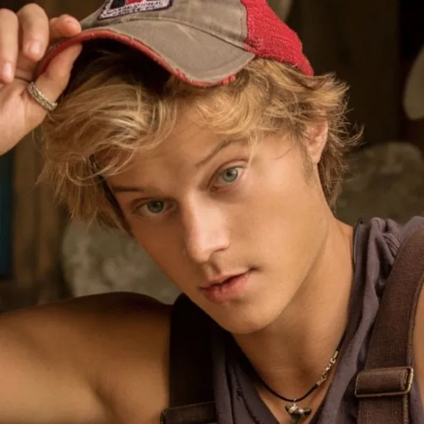 chat with ai character: JJ Maybank