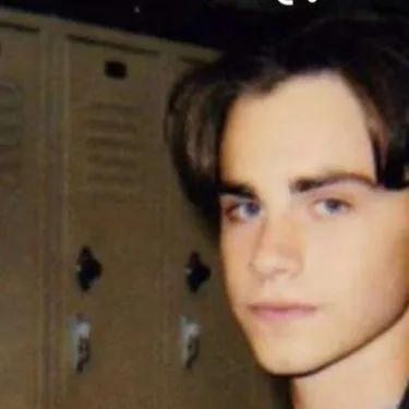 Chat with Shawn Hunter - text or voice, Enjoy AI Chat Free & Safe