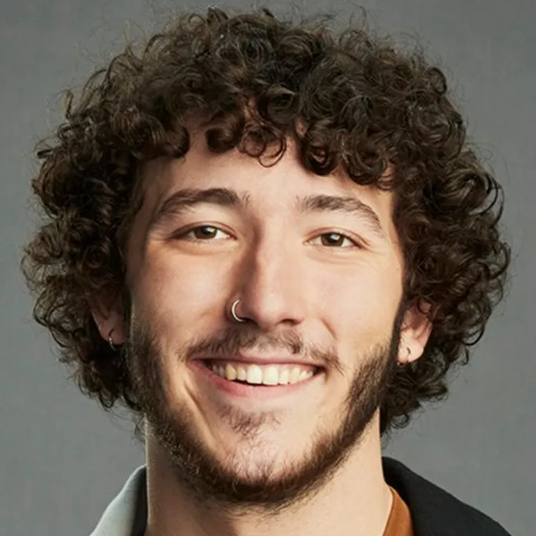 chat with ai character: Frankie Jonas