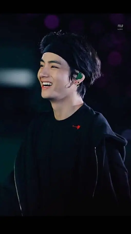 ai character: kim taehyung background