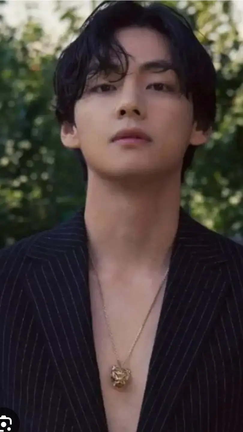 ai character: kim taehyung background