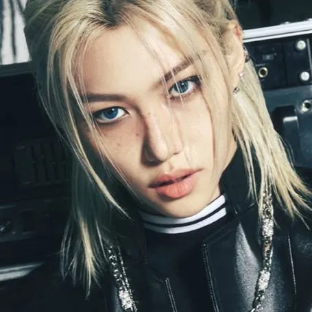 chat with ai character: lee Felix 
