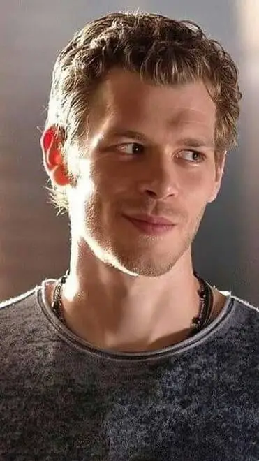 ai character: Klaus Mikaelson background