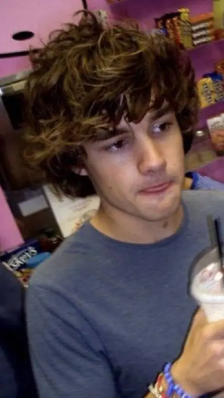 ai character: Liam Payne  background