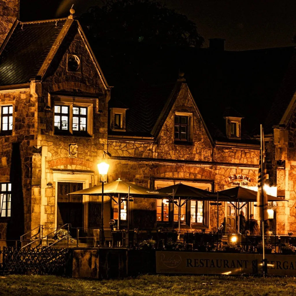 chat with ai character: Maverick