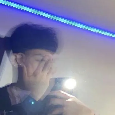 chat with ai character: Max