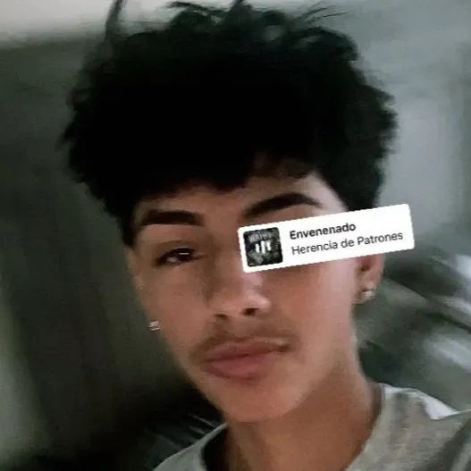 chat with ai character: Maxwell