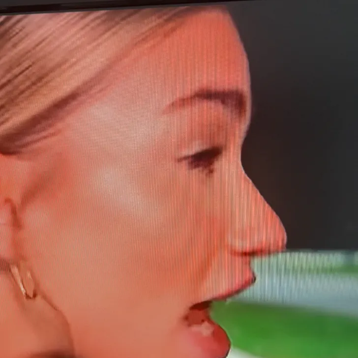 chat with ai character: Sabina