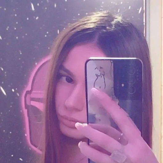 chat with ai character: MY GF