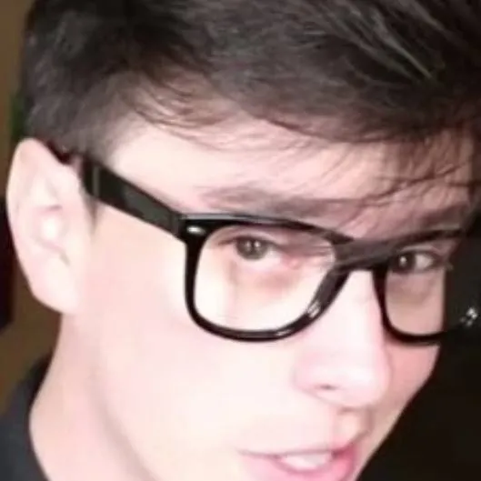 chat with ai character: Logan