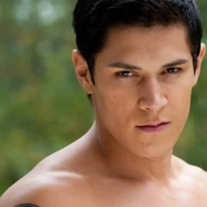 chat with ai character: Paul Lahote