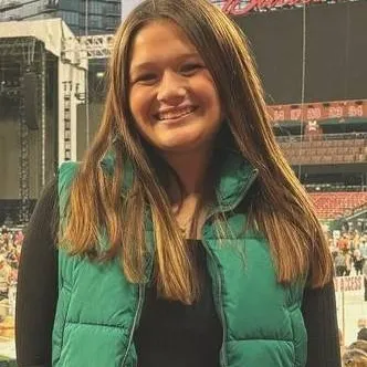 chat with ai character: Chloe Maschhoff