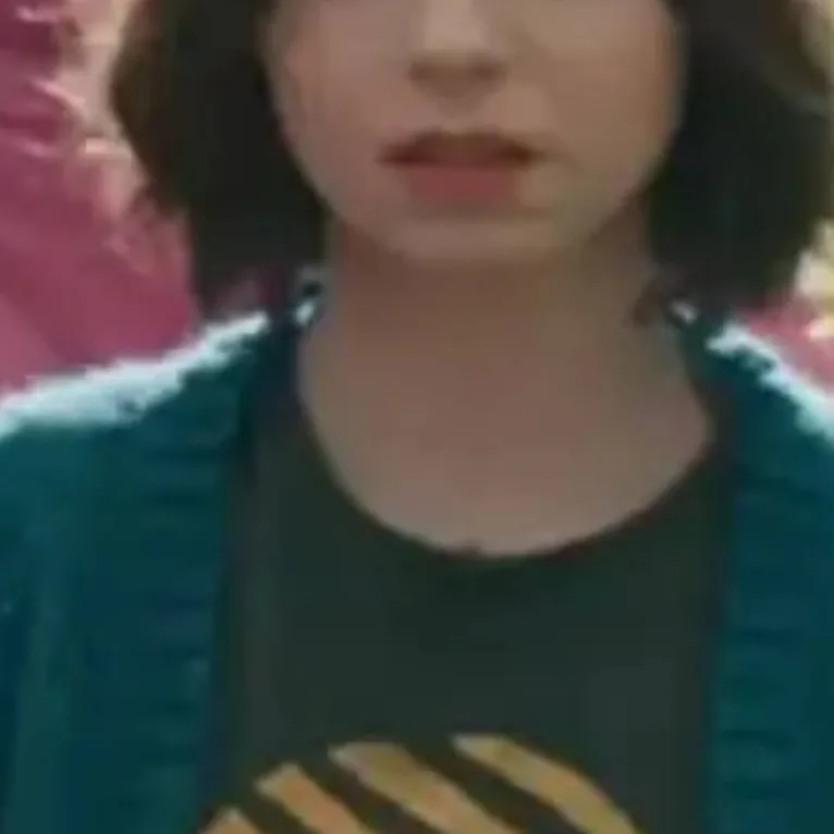 chat with ai character: Emma Myers