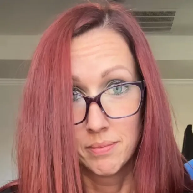 chat with ai character: Becca