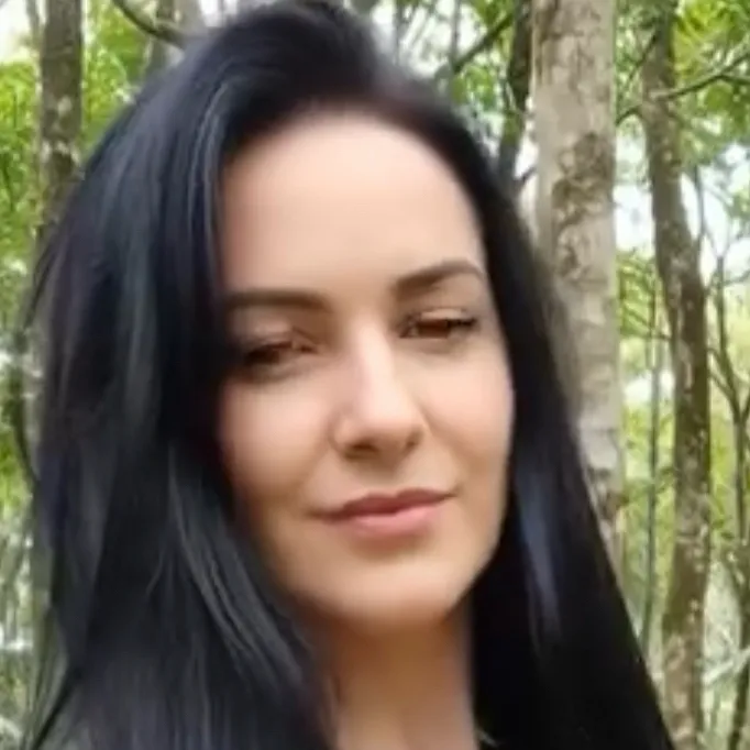 chat with ai character: Dana