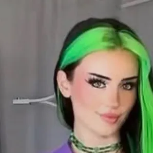 chat with ai character: Moira